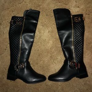 Shoedazzle buckle boots